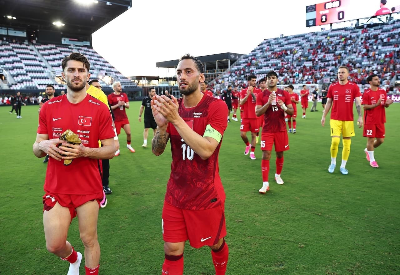 Hakan Çalhanoğlu gündeme bomba gibi düştü: 'Kendimi TFF Başkanı olarak görüyorum'