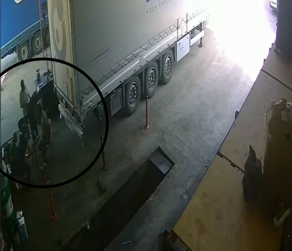 Oto tamircisinin hayatını iş arkadaşı kurtardı: Lokma tatlısı boğazına kaçtı