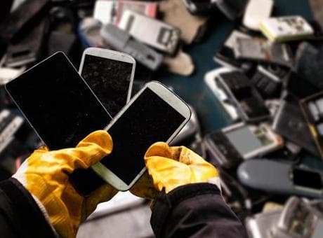 Eski telefonunuzu çöpe atmadan bir daha düşünün! İçinden altın çıkıyor: 'Yılda 400 kilogram'