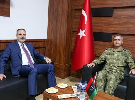 Bakan Fidan, Trablus'taki TSK Libya Görev Grup Komutanlığında Türk askerleriyle bir araya geldi