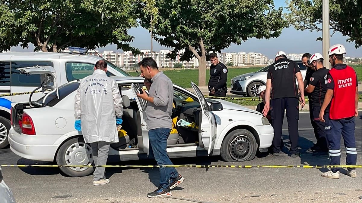 Kırmızı ışıkta silahlı saldırı: Ölü ve yaralılar var