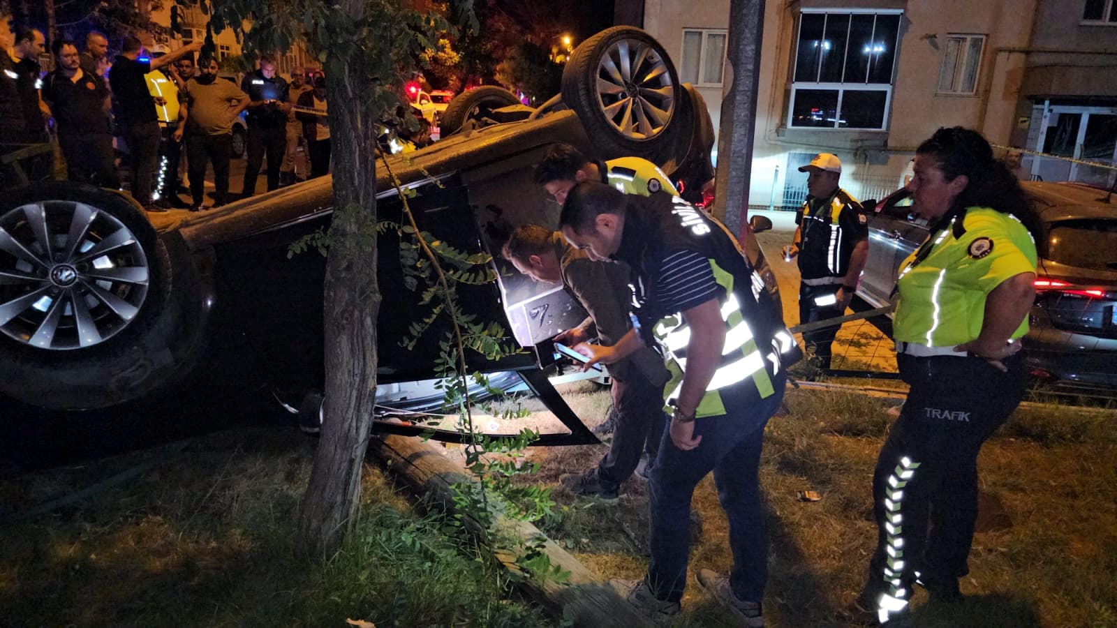 Edirne'de gece yarısı feci kaza: Kopan parmak dakikalarca aranıp bulunamadı