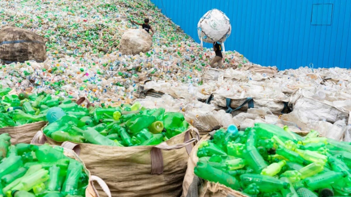 Spor tesislerinden plastik çöpler 'bir gece ansızın' toplanacak