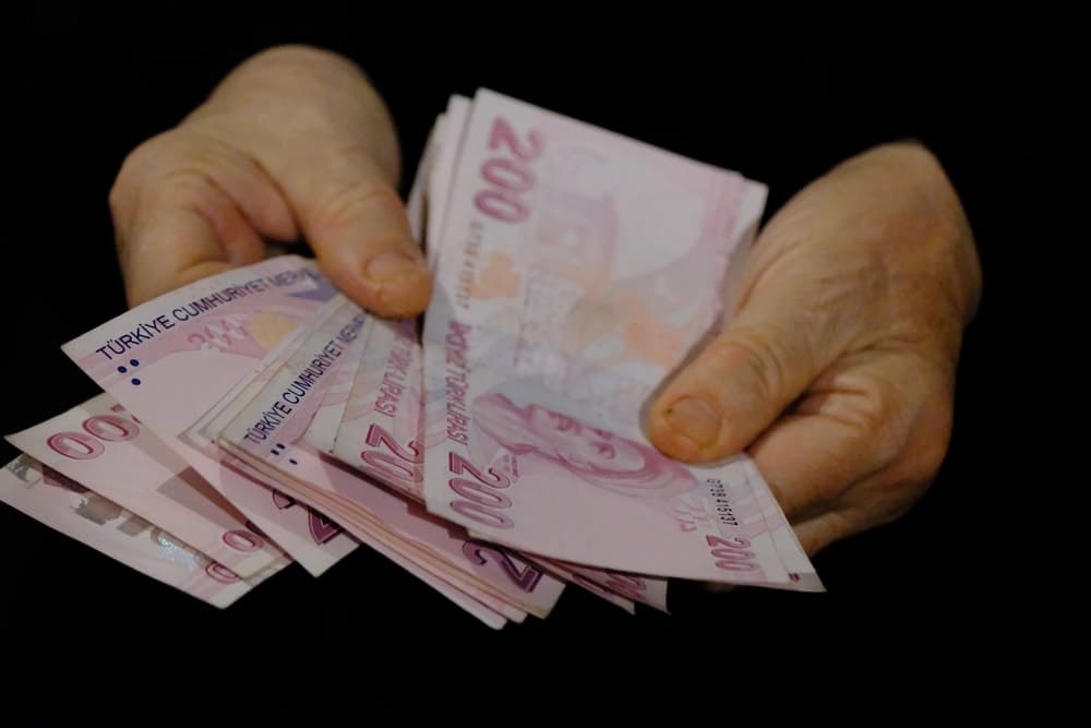 Yeni düzenleme yürürlükte: 30 günlük sınırı aşan çalışanların maaşından otomatik kesinti yapılacak