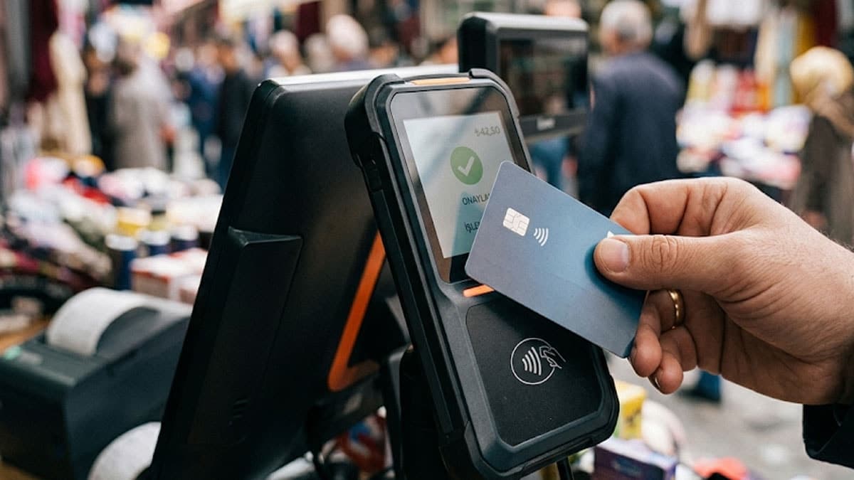 Kredi kartıyla ödeme yaparken POS cihazına bakmayanlar yandı