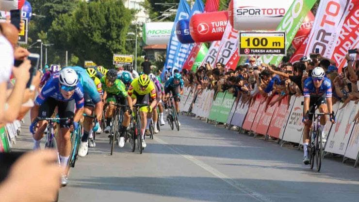 Dünyaca Ünlü Sprinter Philipsen, Türkiye Bisiklet Turu'nda Zaferle Başladı