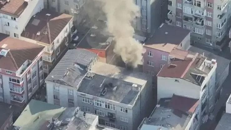 Bağcılar'da şok eden olay! Annesinden para alamayınca evi yaktı