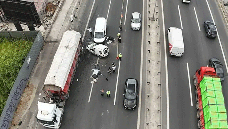 Bahçelievler'de Zincirleme Kaza: Hafriyat Kamyonuna Çarpan Araç Sürücüsü Hayatını Kaybetti