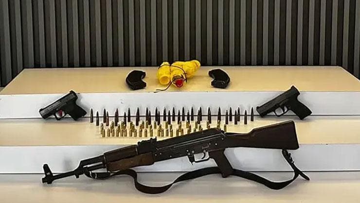 İstanbul'da büyük operasyon! Silahlı şebeke çökertildi: Çok sayıda uzun namlulu silah ve bombalarla yakalandılar